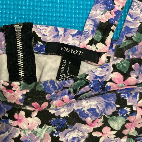 FOREVER 21 Floral Crop Top - Picture 3 of 3